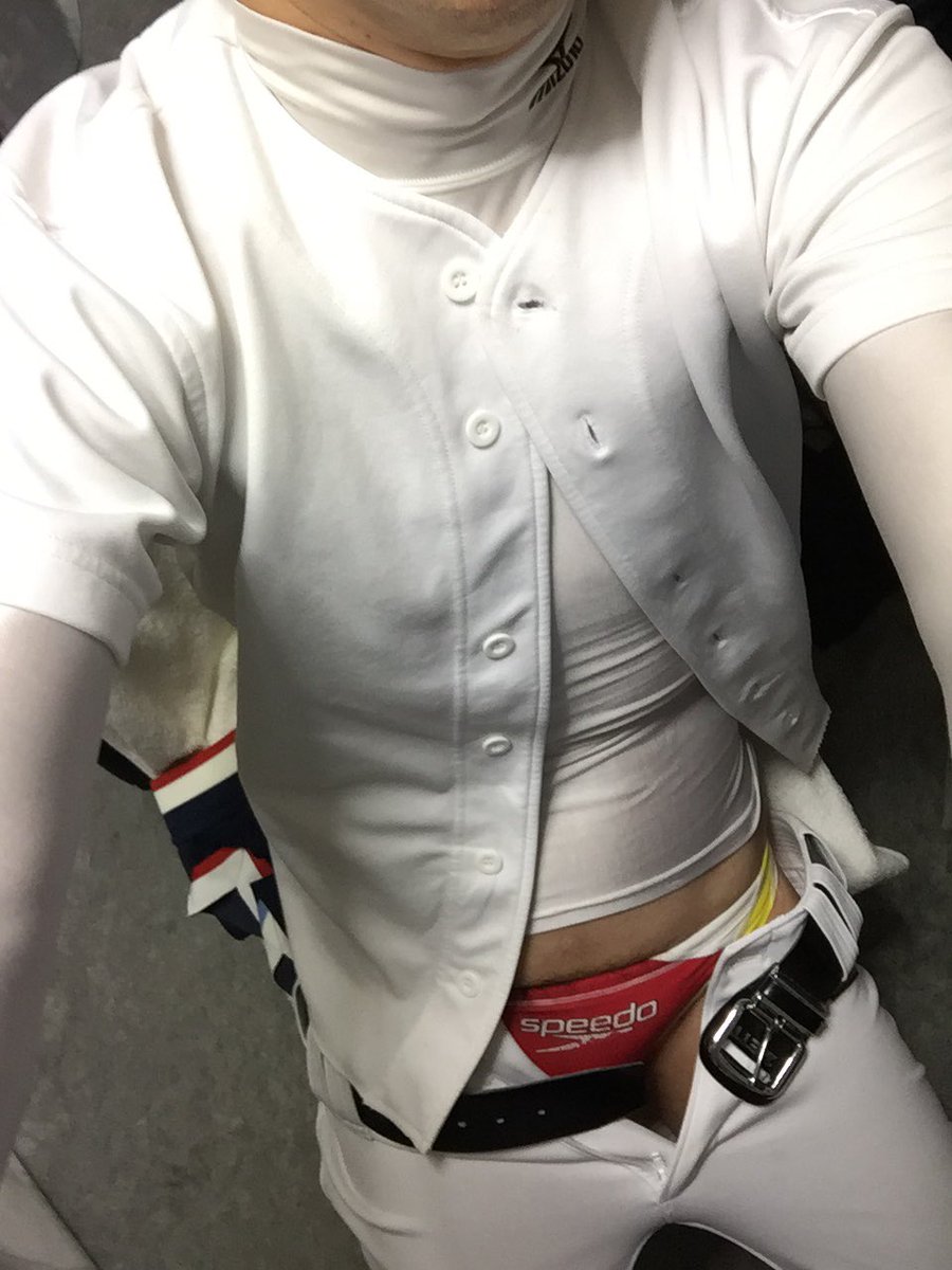 tarooo90089262's tweet photo. 久々のユニ活！　Twitterかなりご無沙汰だけど、
また、ユニで深夜の便所徘徊、復活しようかな〜 https://t.co/pgZwb1cNhI