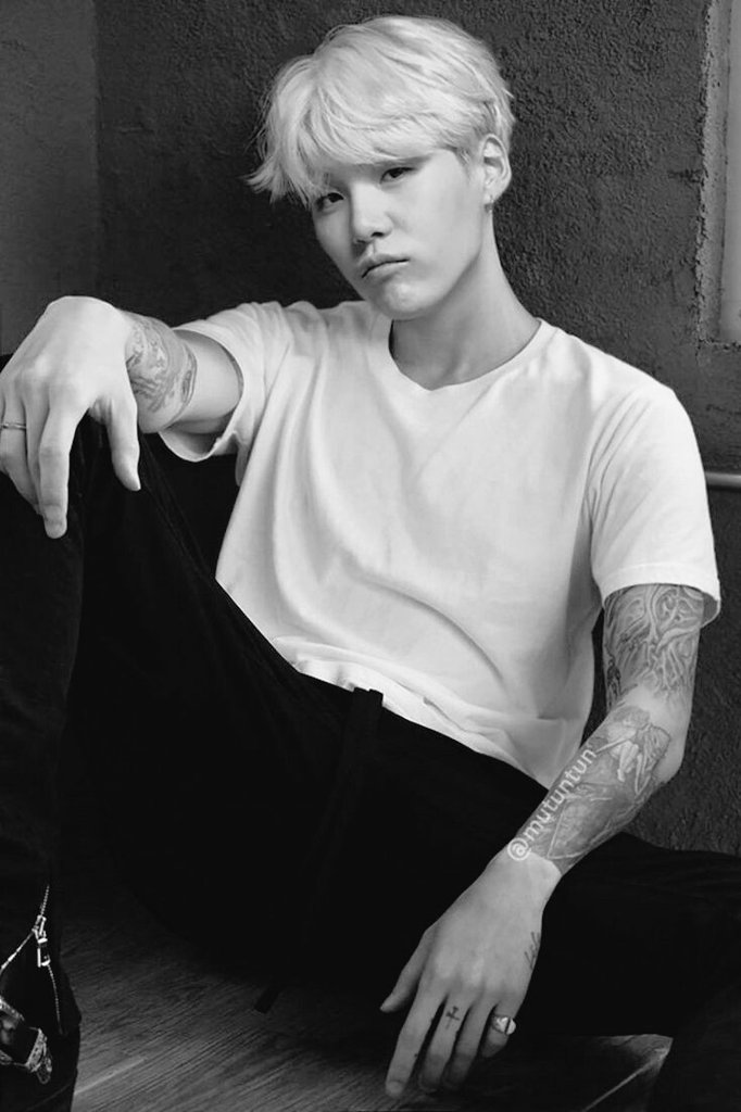 WonderVKim's tweet photo. ᴍᴏᴛᴏᴄʀᴏss — ʏᴏᴏɴᴛᴀᴇ ᴀᴜ

Yoongi amaba sentirse vivo con su motocicleta, a pesar de aquellas cicatrices que marcaban su cuerpo.

Y pensaba que seguiría estando todo en secreto; Hasta que un día el curioso mejor amigo de su novio le pilló girando en el aire. https://t.co/XLwW5YJHcj