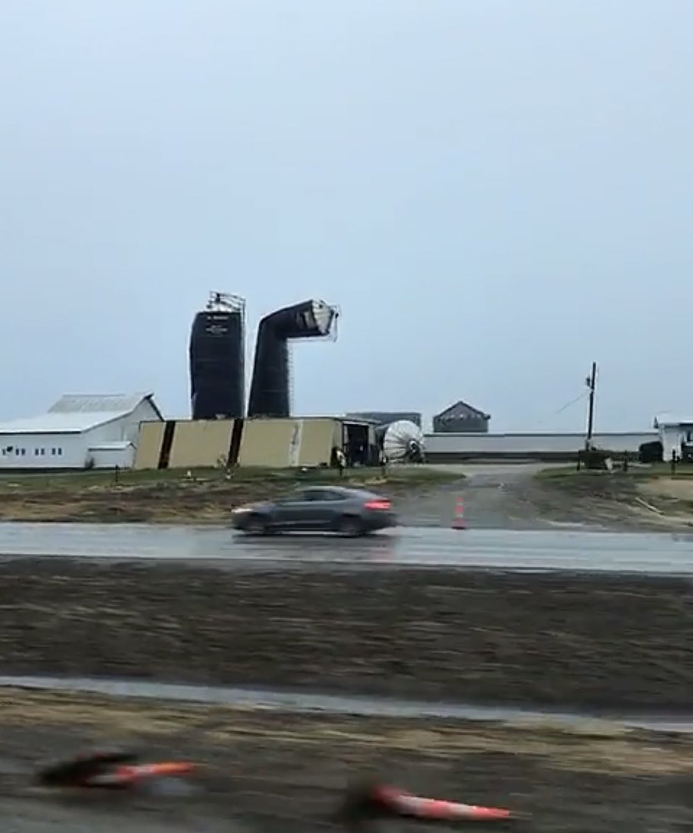 graincartguy's tweet photo. Meanwhile in IOWA https://t.co/rshwyEJrmy
