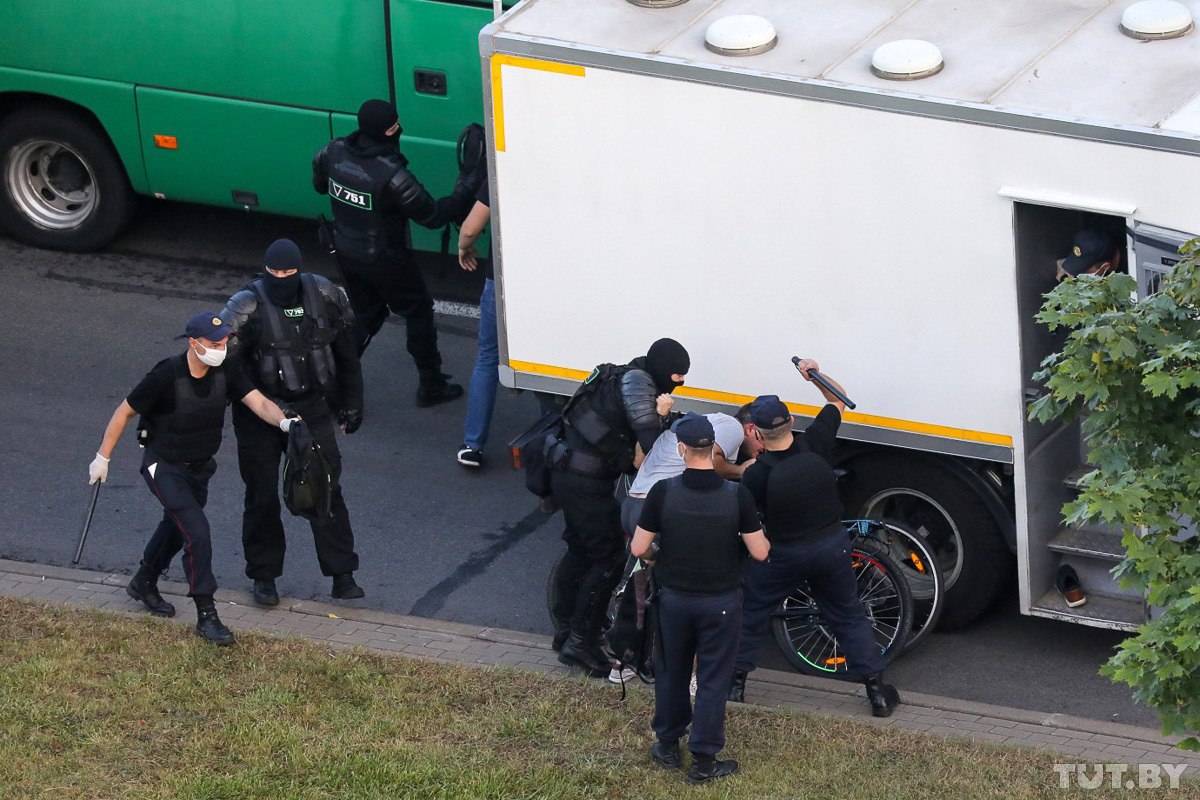 Задержания рядом с метро "Пушкинская".

Фото: Дмитрий Брушко, TUT.BY