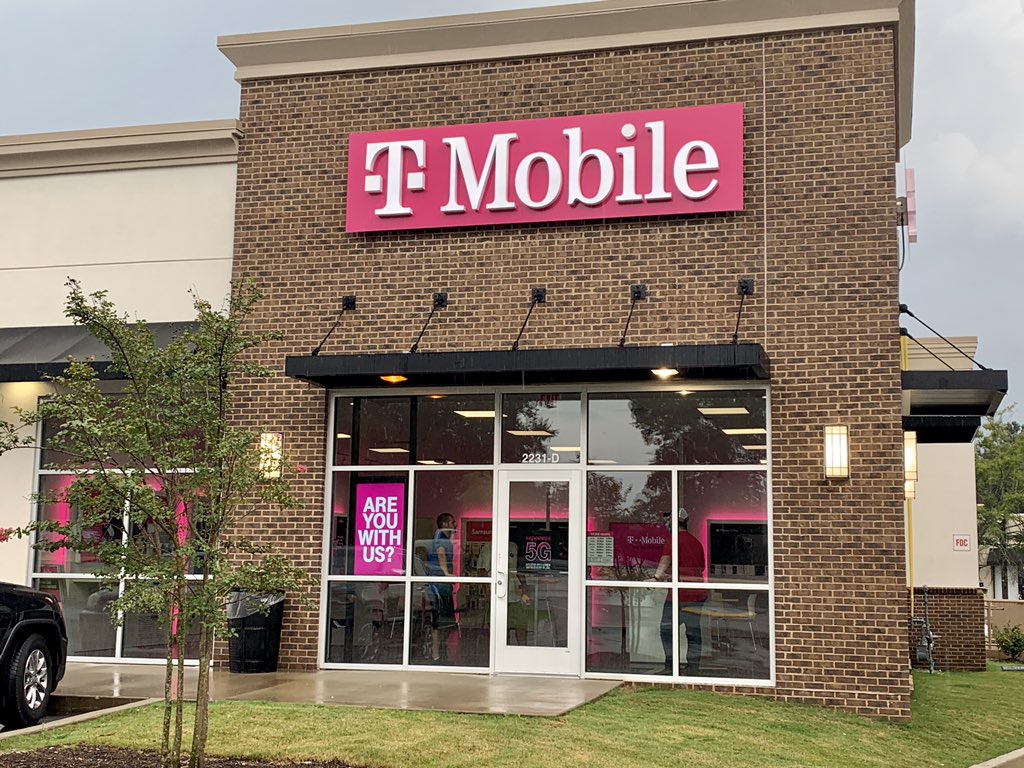 fmartinez8711's tweet photo. The wait is over, Camden SC we are finally here. The newest T-Mobile store has opened up and I'm thrilled to be a part of it. Camden we are ready to save you from Verizon and ATT. Come visit us and see what we do @MrDennisJones @JosephSmithers1 @ShaneRDorr @JonFreier @tglover187 https://t.co/sMxdLxvMob