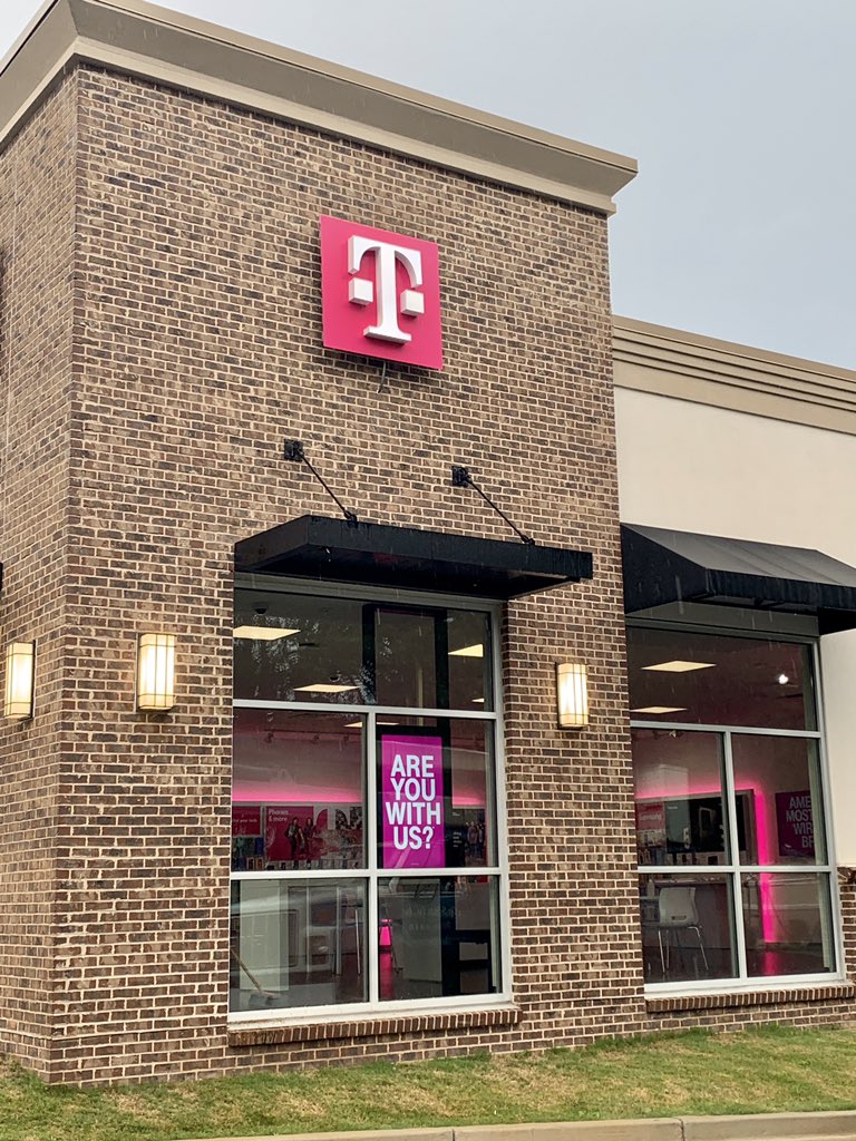 The wait is over, Camden SC we are finally here. The newest T-Mobile store has opened up and I'm thrilled to be a part of it. Camden we are ready to save you from Verizon and ATT. Come visit us and see what we do @MrDennisJones @JosephSmithers1 @ShaneRDorr @JonFreier @tglover187