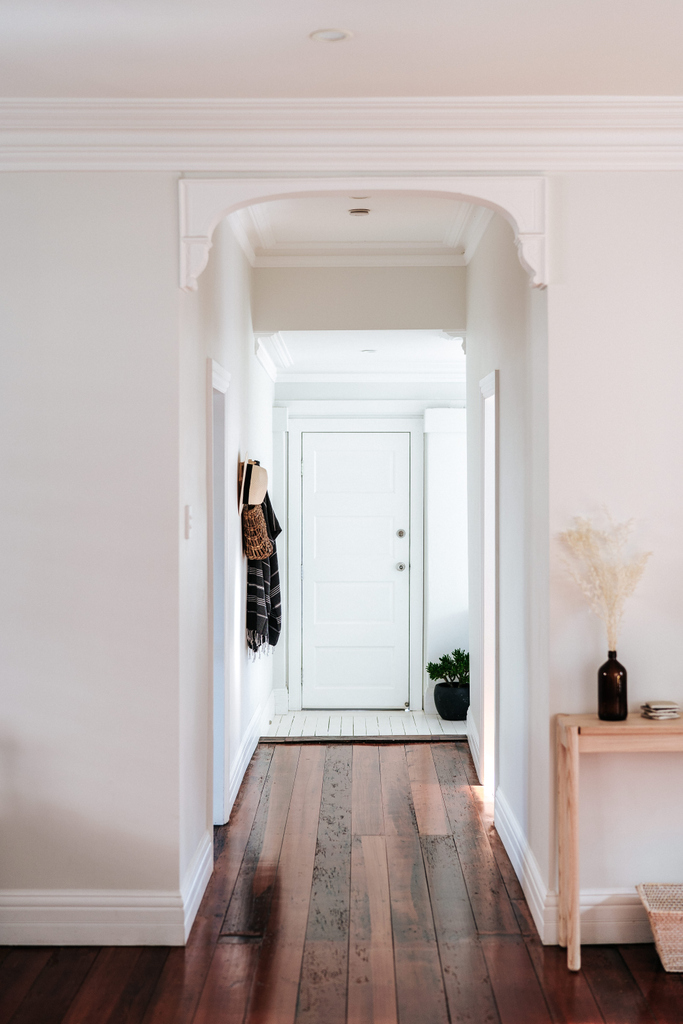 accentstyleco's tweet photo. SPACE | Clutter and personal items in a home are never advisable when you're selling your property.  
Minimal styling is the best strategy. 

#stylingtips #interiordesign #homedecor https://t.co/D0sn8HLnqk