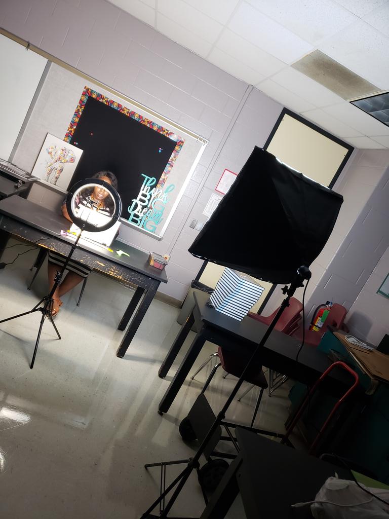 MsDrGale's tweet image. Lights, camera, action!! My studio (formally known as a classroom) is lit! #HMSscience #alilrazzledazzle  @LaShondraTaylo2 @onegoalthatsme @HumbleISD_HMS