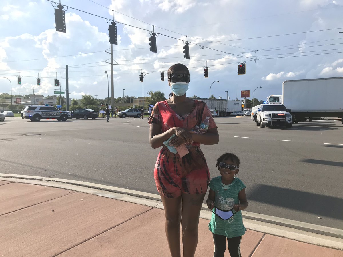 Azalya Smith is out here with her boyfriend and 3-year-old daughter. (They’re off to the side because of traffic)“I definitely want her to see what’s going on — this is a big deal,” Smith said. Her boyfriend is Salay’s cousin & said they want the truth, and body cam, to come out