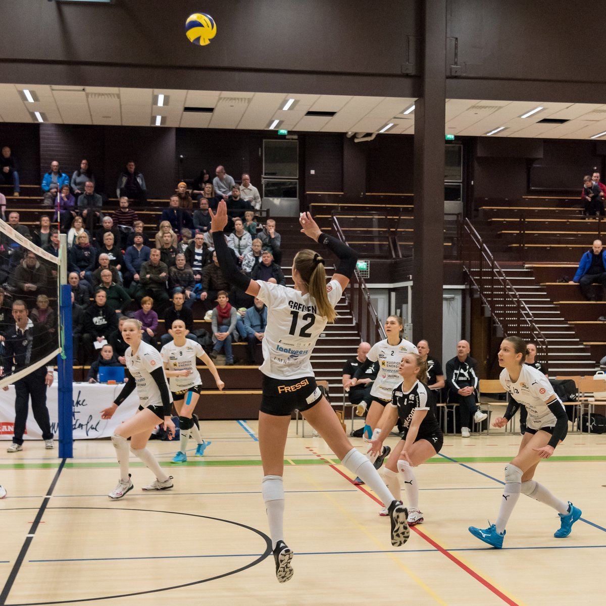 CalPolyVolley's tweet photo. 🏐 #MustangMondays: Raeann Greisen made the All-Conference 1st Team from 2015-17! She had 1,287 kills (9th all-time at @CalPoly) & her .867 match hitting % vs UCD in 2017 is a school record! 💪 Rae signed with Puijo Wolley, top Finnish league! 🇫🇮 #MustangsInThePros
🐎 #RideHigh https://t.co/vjrHCTyoMv