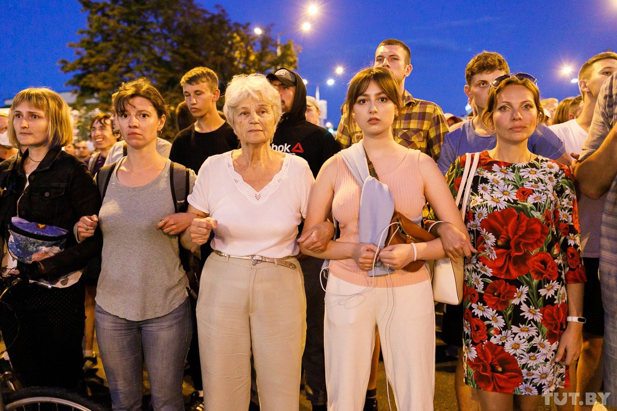  #Tsikhanouskaya's presidential campaign was a major empowerment for Belarusian women.Now women are out on the streets of  #Belarus, fighting for freedom