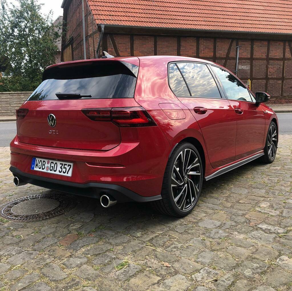 LordHumphreys's tweet photo. The new GTI looks very smart in this colour, and yes, they are real exhaust pipes! 
_________________
#kingsred #volkswagen #golfgti #newgolfgti #mk8gti #golf8 #golf8gti #dasauto #germancars #vwgolf #vwgolfgti #completecar https://t.co/Ib8owrkG4V https://t.co/bu1azyfTkI