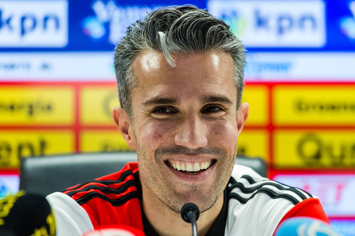 Robin van Persie all smiles as he returns to training with Arsenal -  picture gallery - Mirror Online