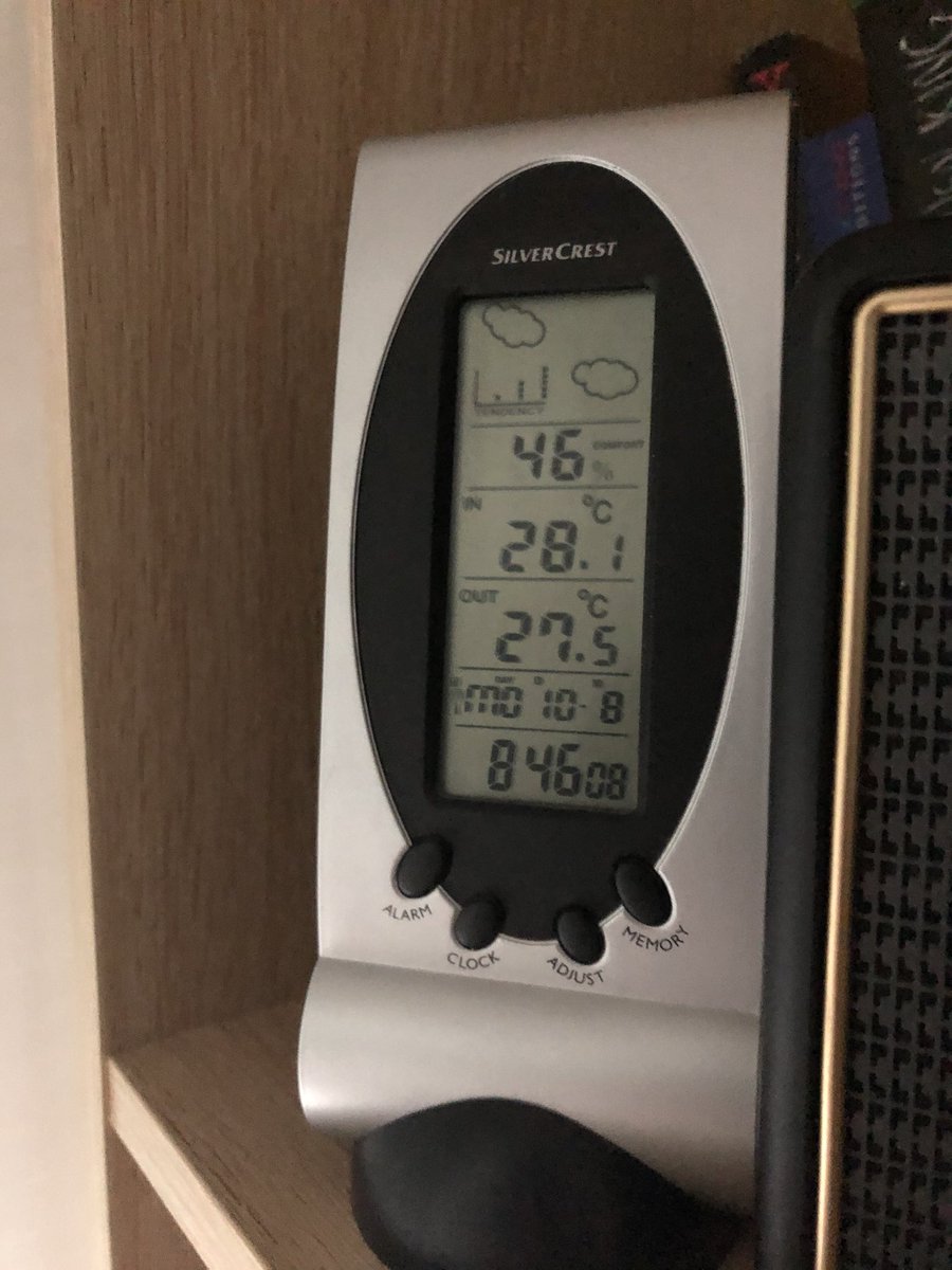 Strozy_A's tweet photo. @damienmalezet Ce matin (enfin lundi quoi), 28° chez moi, 27,5° dehors... La température n’a pas baissé d’un pouce alors que j’ai ouvert toutes mes fenêtres toute la nuit. On a vraiment envie de s’habituer à vivre comme ça ?? https://t.co/I1xp5T4hoz