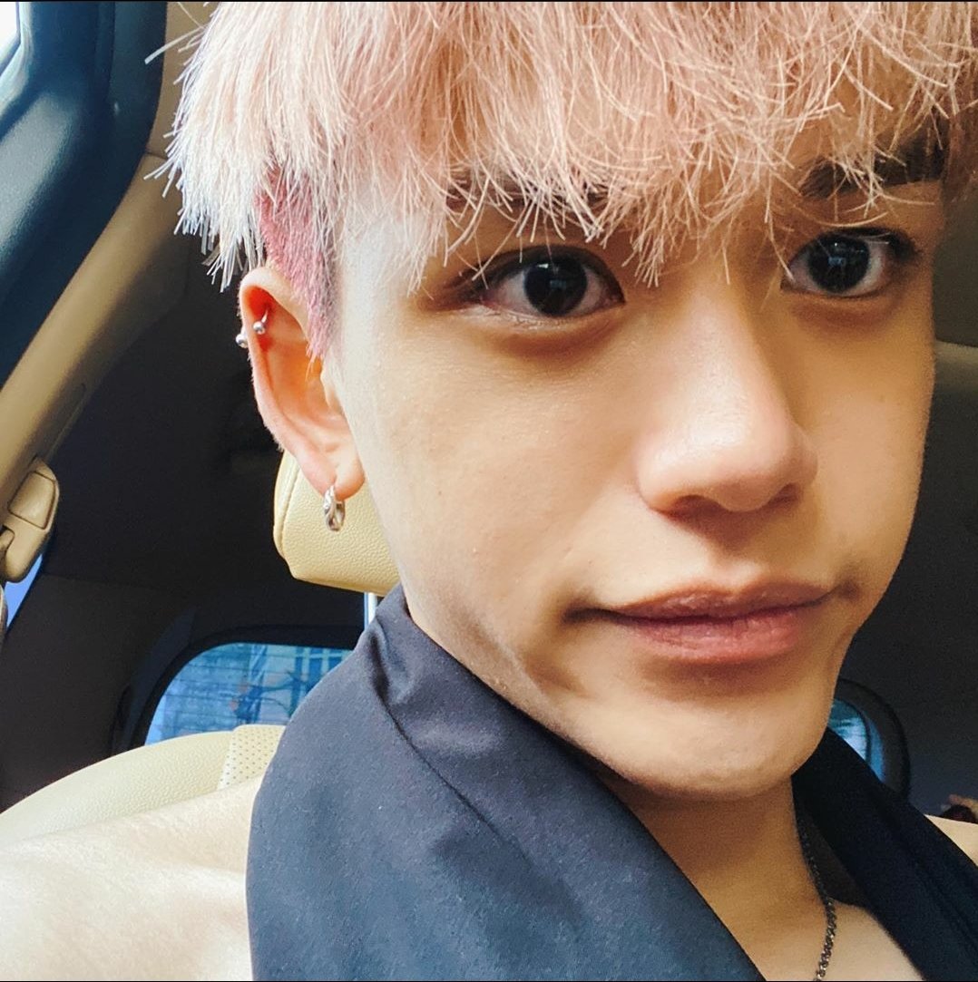 SuperM_Esp's tweet photo. [IG]

Nueva publicación de #LUCAS en instagram! Tiene el pelo rosa...👀

📎https://t.co/ttwjB1CSbE

#SuperM #WaitingForSuperM #SuperMNeverFall #SuperOne 
@superm https://t.co/WZLzEZE36v