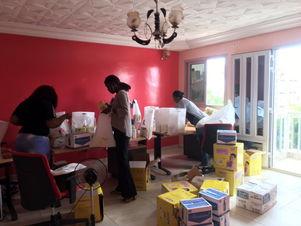 JgenSenegal's tweet photo. #Sororité #SolidairesEntreFemmes 
JGEN et @wadpn  accompagnent les jeunes femmes et les jeunes filles sénégalaises victimes de la toxicomanie, en cette période de Covid19 . 11 et 13 Aout, 05 septembre 2020. #JogCïcovid19 ! Dons de kits de prévention et de kits alimentaires https://t.co/f7yQ3gWmrX