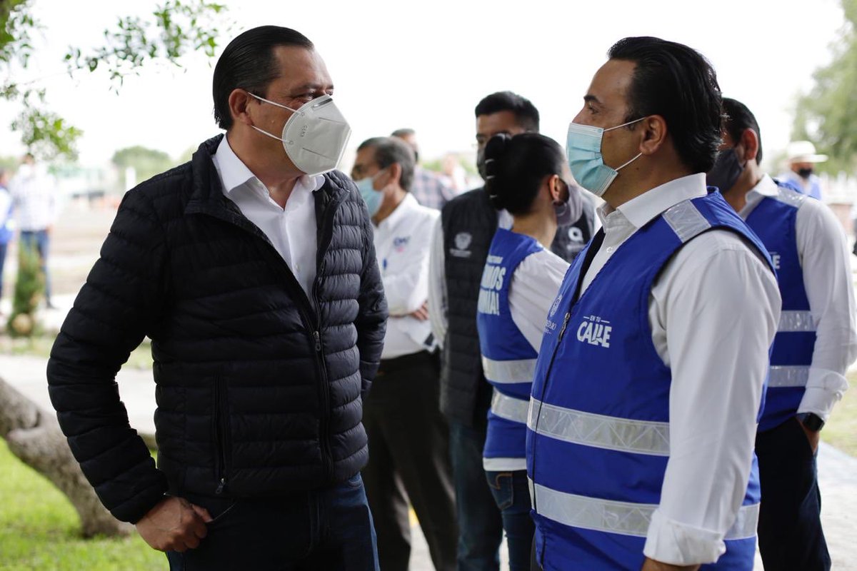 Mejores instalaciones deportivas para las y los  queretanos son una realidad. Hoy acompañamos al Gob <a href="/PanchDominguez/">Pancho Domínguez</a> y al Pdte. Mola <a href="/LuisBNava/">Luis Nava</a> a supervisar la rehabilitación de la Unidad Deportiva "Plutarco Elias Calles". Se invierten 33 mdp #EnTuCalle