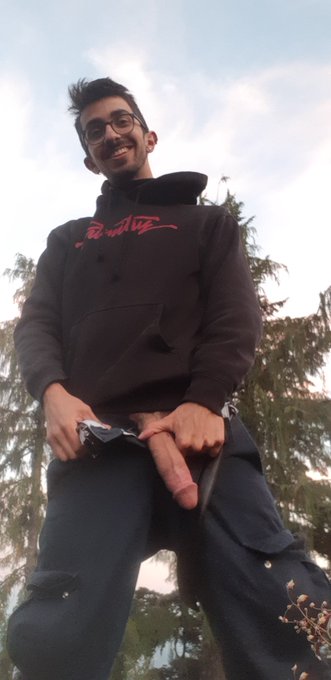 Took a break from my hike to bless the TL with some dick 🍆 https://t.co/tZvv34wrxk