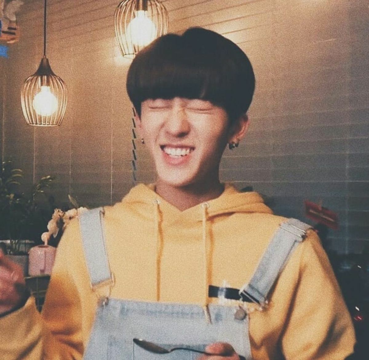 End of thread!! Hope you liked it, hope this reaches him. Let's amplify our voices all together so he can feel extra loved today.Thank you for reading. It'll mean a lot if you could like it and share it. Have a lovely  #ChangbinWeek everyone 
