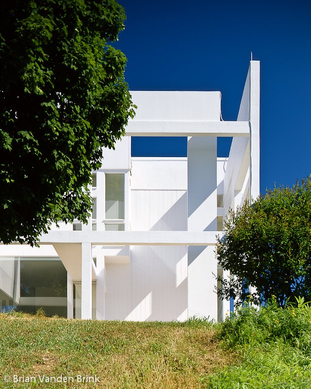 efemarq's tweet photo. #Taldiacomavui de 1932 va néixer l'arquitecte nord-americà Peter #Eisenman. Figura clau del #desconstructivisme dels anys 1980s, havia començat als 1970s reformulant el racionalisme lecorbusierià, formant part dels New York Five, amb obres com la #Casa II (1969-70), a Vermont. https://t.co/nHflvIgpkd