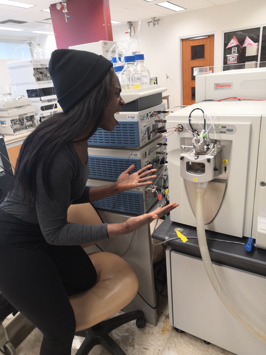 #BlackinChemRollCall  The Orbitrap and I have a complicated relationship. I use this instrument to profile the chemical composition of wastewater. 📈📊I'm almost finished my PhD! I'm gonna miss the ups and downs of troubleshooting this old thing ❤️. #BlackInChem