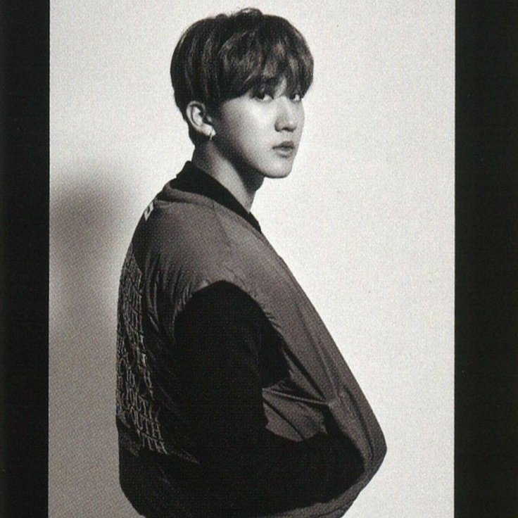 Changbin ; -Leo tends to try and maintain that impecable façade at all cost. They're vulnerable, just as everybody else, but pretend for the sake of others. Changbin's been strong enough by giving us Streetlight, showing a deep, true side of himself. #OurLightChangbinDay