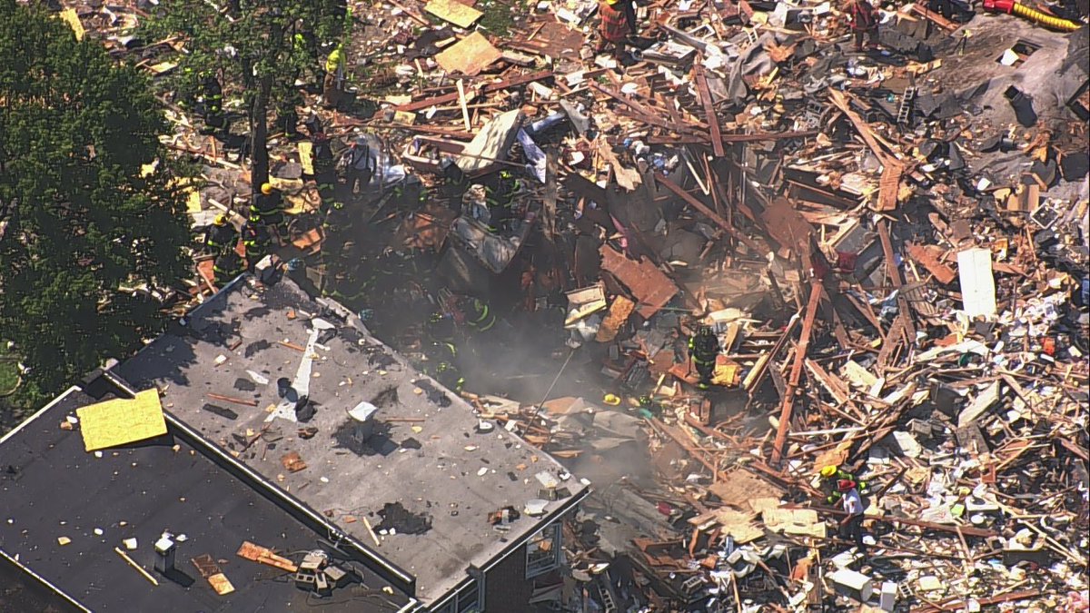 Searchofnirvana's tweet image. Wtf another explosion,
This time it's in #Baltimore
Due to a *Gas leak in residential area.
All these explosions are happening around the world 
Clearly something is VERY wrong.
#BaltimoreExplosion