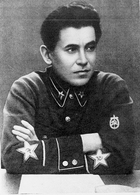 BosonDeHiggs4's tweet photo. Nikolaï Iejov
Ministre du NKVD,la police politique soviétique, son nom est associé pour toujours au moment le plus sinistre de l��histoire russe, celui de la Grande Terreur (1937-1938) et de ses millions de victimes
Le travail accompli, Staline se débarrasse sans scrupules de lui. https://t.co/ymVtIRYGhQ