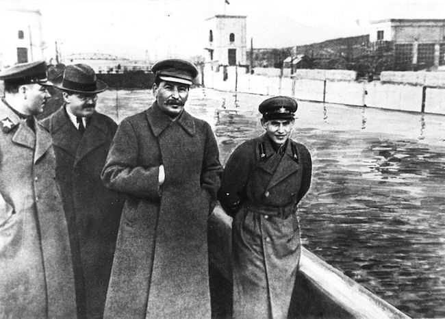 BosonDeHiggs4's tweet photo. Nikolaï Iejov
Ministre du NKVD,la police politique soviétique, son nom est associé pour toujours au moment le plus sinistre de l��histoire russe, celui de la Grande Terreur (1937-1938) et de ses millions de victimes
Le travail accompli, Staline se débarrasse sans scrupules de lui. https://t.co/ymVtIRYGhQ