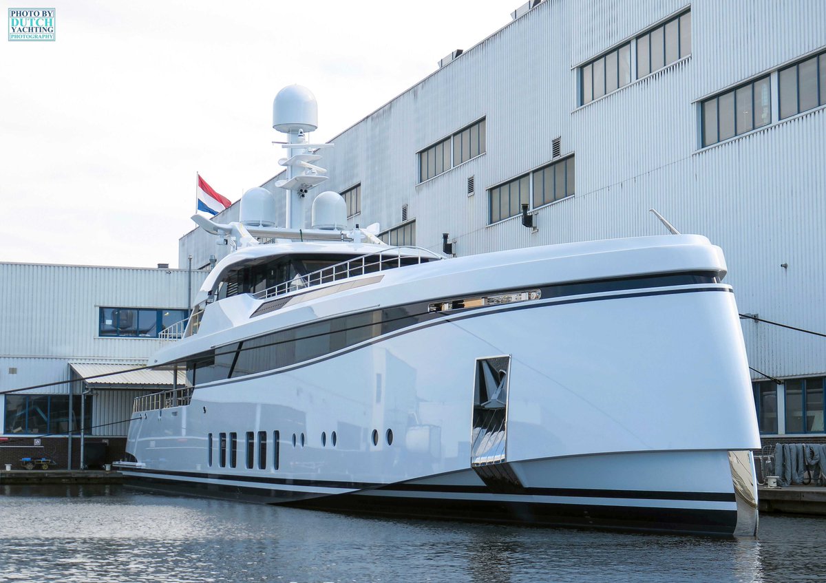 Dutchyachting's tweet image. #Feadsdhip #launched #Project706 in #Aalsmeer today. The 49.65m/ 162’1” hull, built by #GouwerokShipyard in Aalsmeer, arrived at their #shipyard on July the 12th of last year. Project 706’s jet #engines will generate a speed of 48.6 knots (90km/h). Photos by @DutchYachting.
