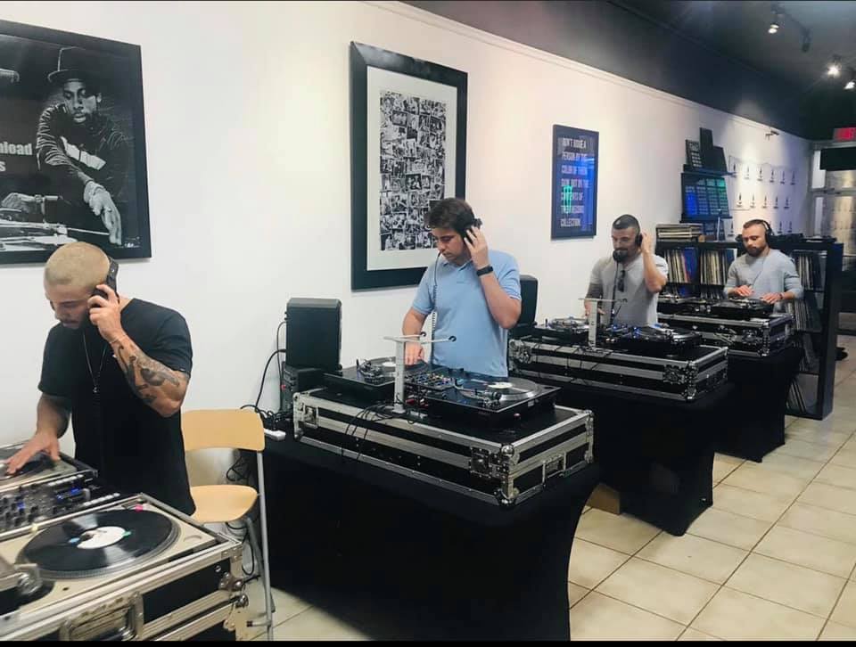 ScratchMiami's tweet image. We are accepting new students for LEVEL 1! Classes are available weekdays and weekends! You don’t need any equipment or experience to start, we got you covered! To join a class visit SCRATCH.com or DM us! Free open houses are available. 😎 #MadeFromSCRATCH #DJlessons