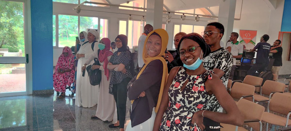 ADULeads's tweet photo. Les #YoungLeaders étaient à la Cité de l'Innovation et de la Technologie de Sadoré, précisément à CodeLoccol. Ils étaient aux côtés de leurs confrères génies programmeurs. Une rencontre de Leaders de domaines complémentaires.
@CodeLoccol @Cipmen @AnsiNiger
#ILIMI
#ADU https://t.co/lxm3NobxHI