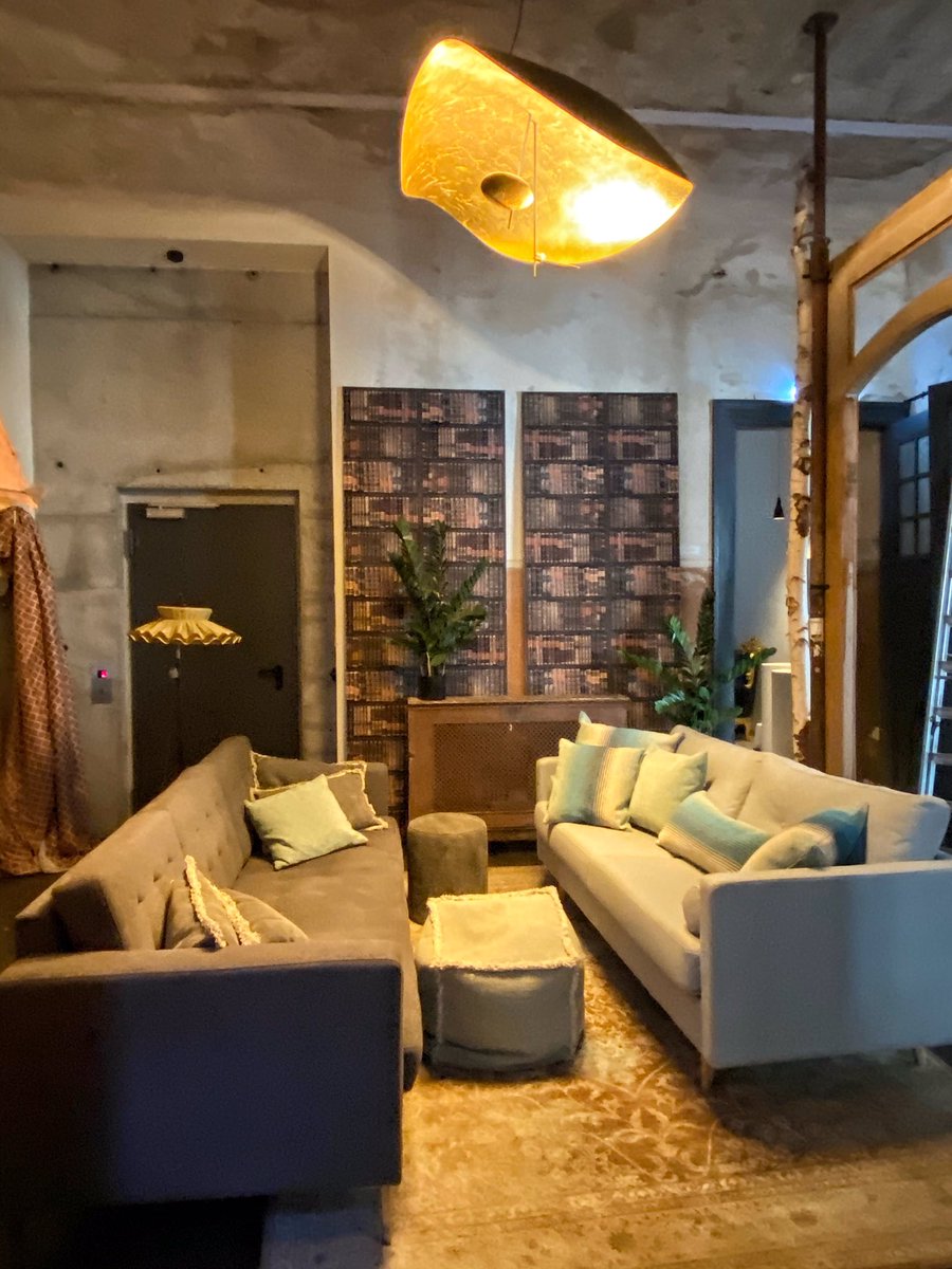 KaiDiekmann's tweet photo. Schönster Arbeitsplatz in ganz Berlin? Hmmm, was meinst Du, @jessenphil? #StoryMachine #JobAnzeige https://t.co/LFUS5jaXIa https://t.co/OlPfqHRJ5y