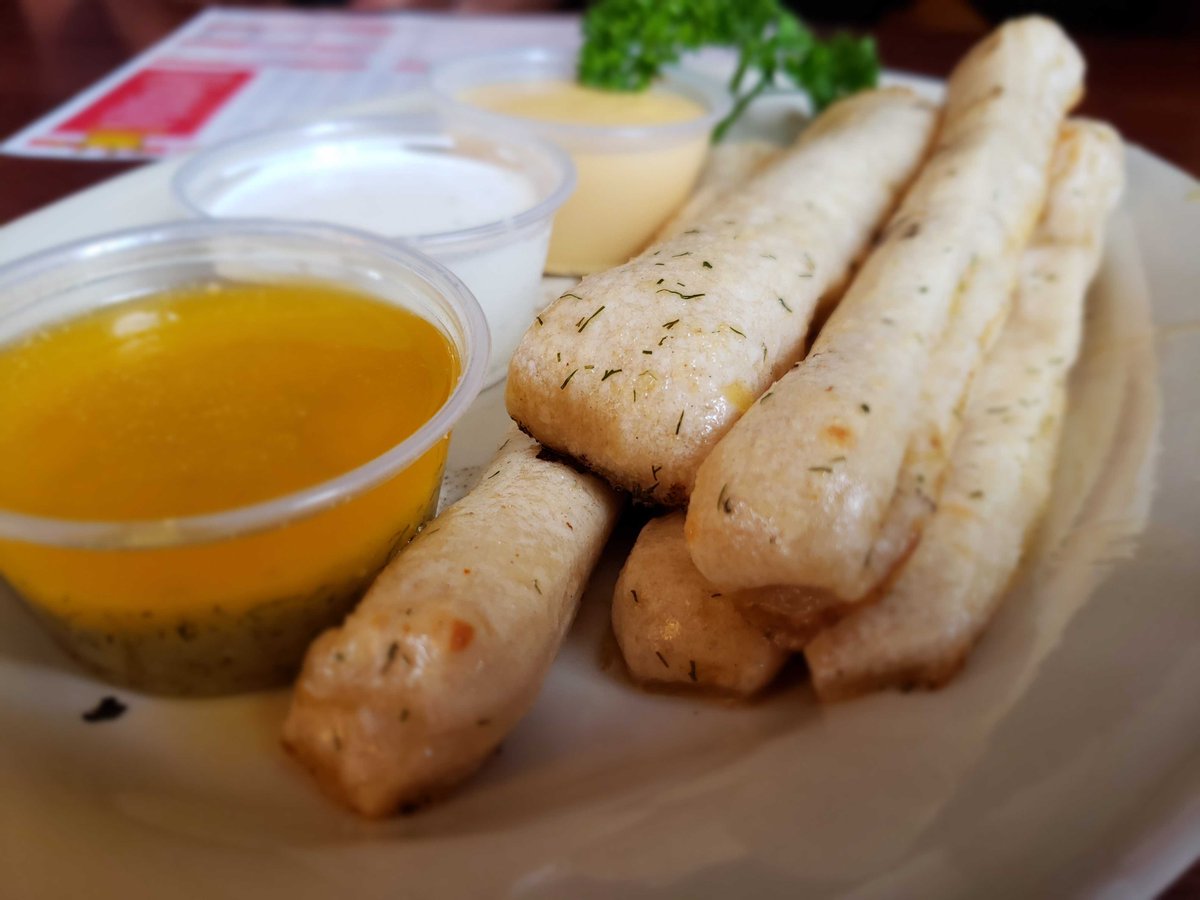 PizzaKingInd's tweet photo. What's your favorite dipping sauces for our delicious Bread Stix? #pizzaking #ilovepizzaking #ringtheking #breadstix #morethanjustpizza https://t.co/6xCuUljOgB