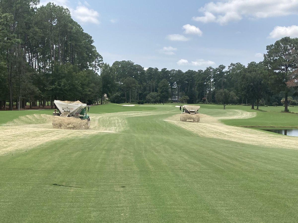 BHAgronomy's tweet photo. Sand topdressing new celebration fairways today. 40 ton of sand per acre to assist with providing a smooth playing surface for our members. https://t.co/3YtG3jrr1t