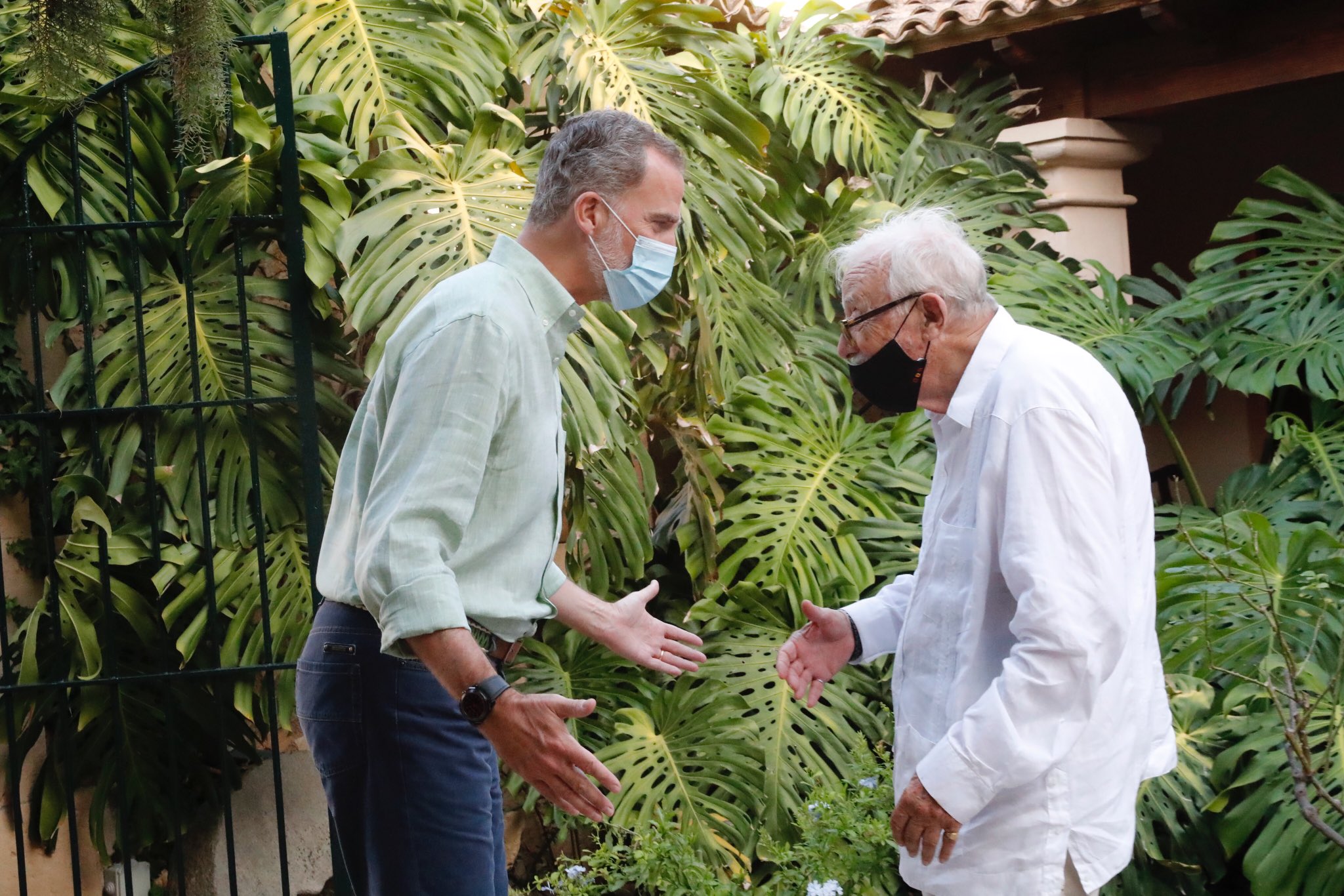 Король и королева Испании с детьми посетили Петру 