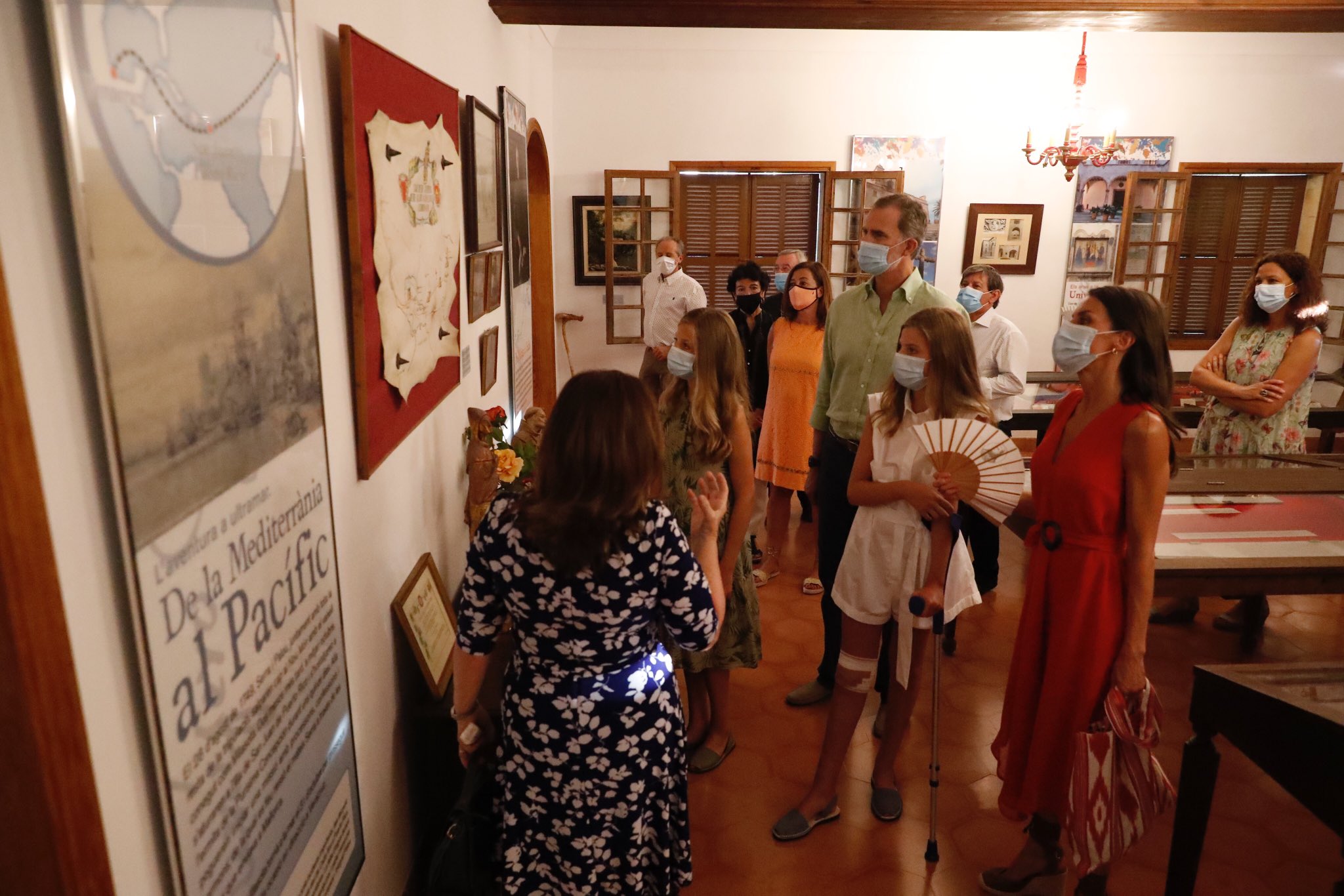 Король и королева Испании с детьми посетили Петру 