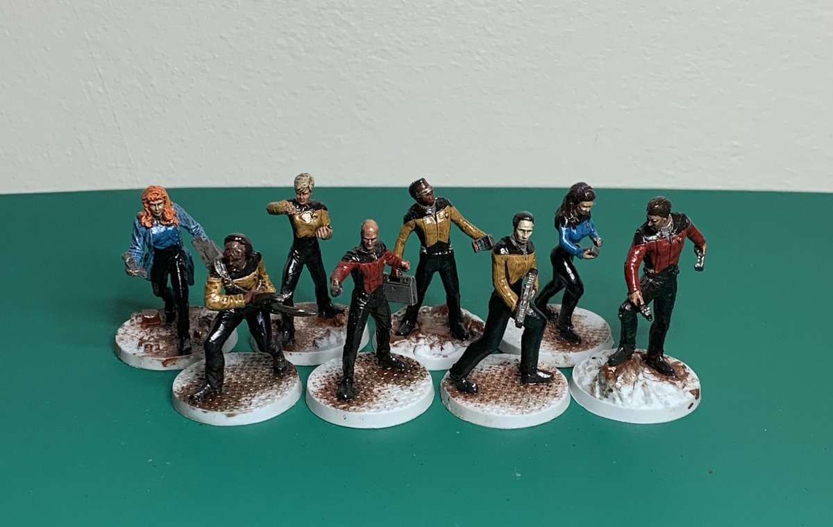 #miniaturesmonday wip of a dipped TNG crew, getting ready for some away missions #startrek #wargaming #primedirective #32mm #armypainter