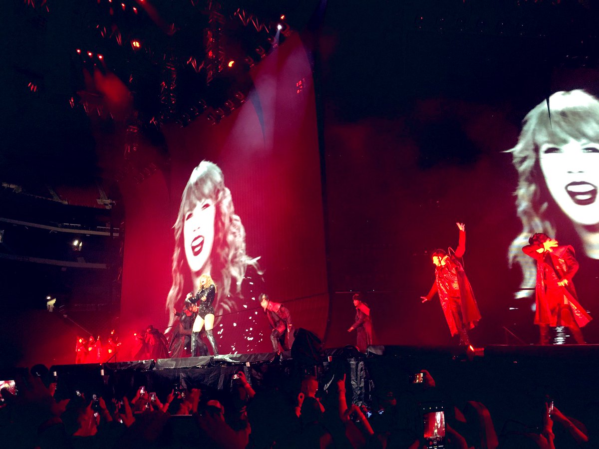 staybeautifu13's tweet photo. i miss everything about #ReputationTour. 
I miss @taylorswift13. Periodt. 🐍♥️ @taylornation13 @paulsidoti #RepTourAtlanta #TaylorSwift #2years https://t.co/zFDUFwDQxJ