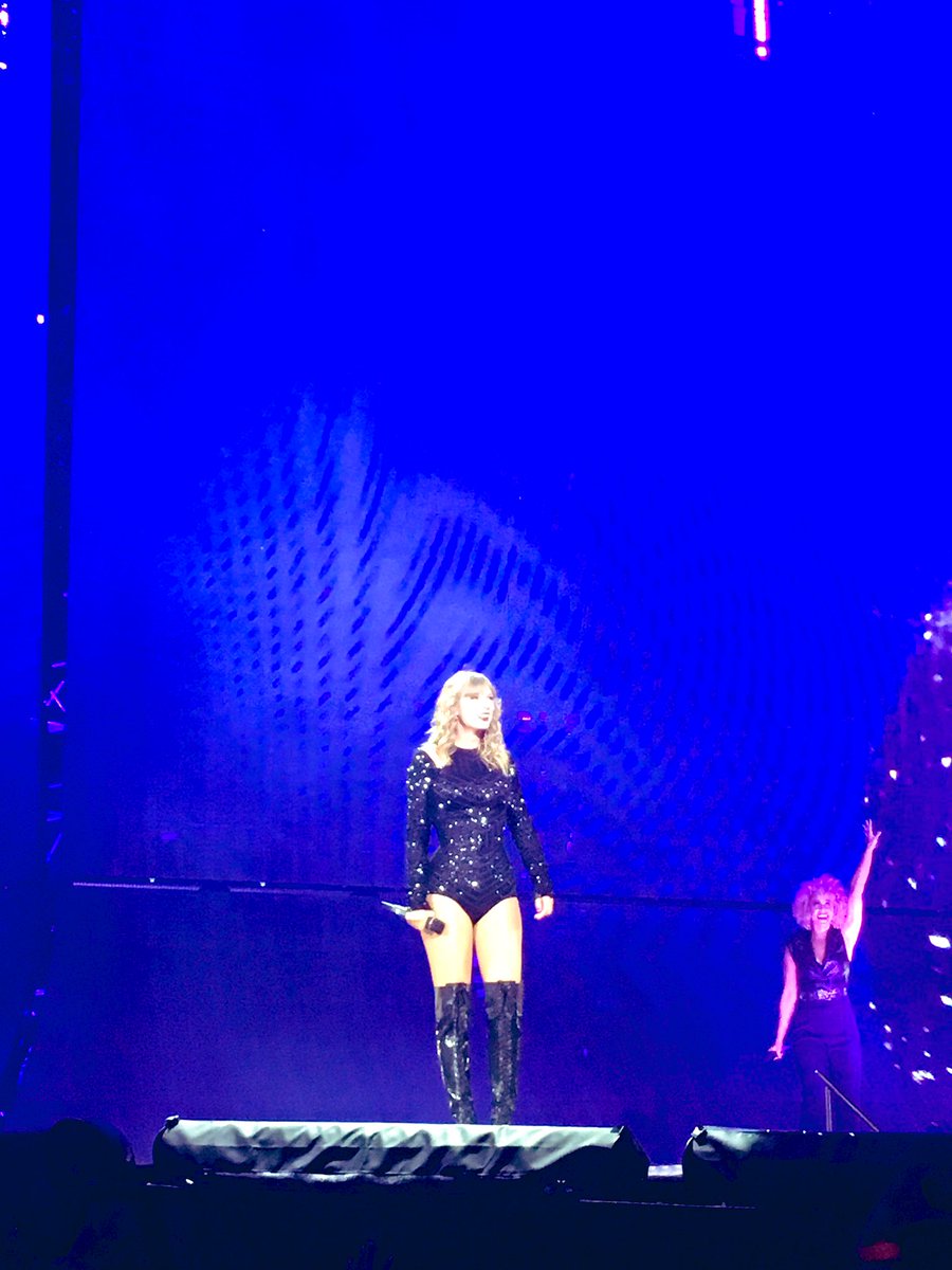 staybeautifu13's tweet photo. i miss everything about #ReputationTour. 
I miss @taylorswift13. Periodt. 🐍♥️ @taylornation13 @paulsidoti #RepTourAtlanta #TaylorSwift #2years https://t.co/zFDUFwDQxJ