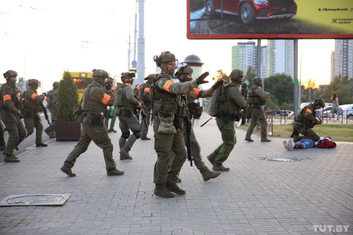 minsk: the police started shooting rubber bullets, stun grenades and tear gas. many people injured, including a journalist