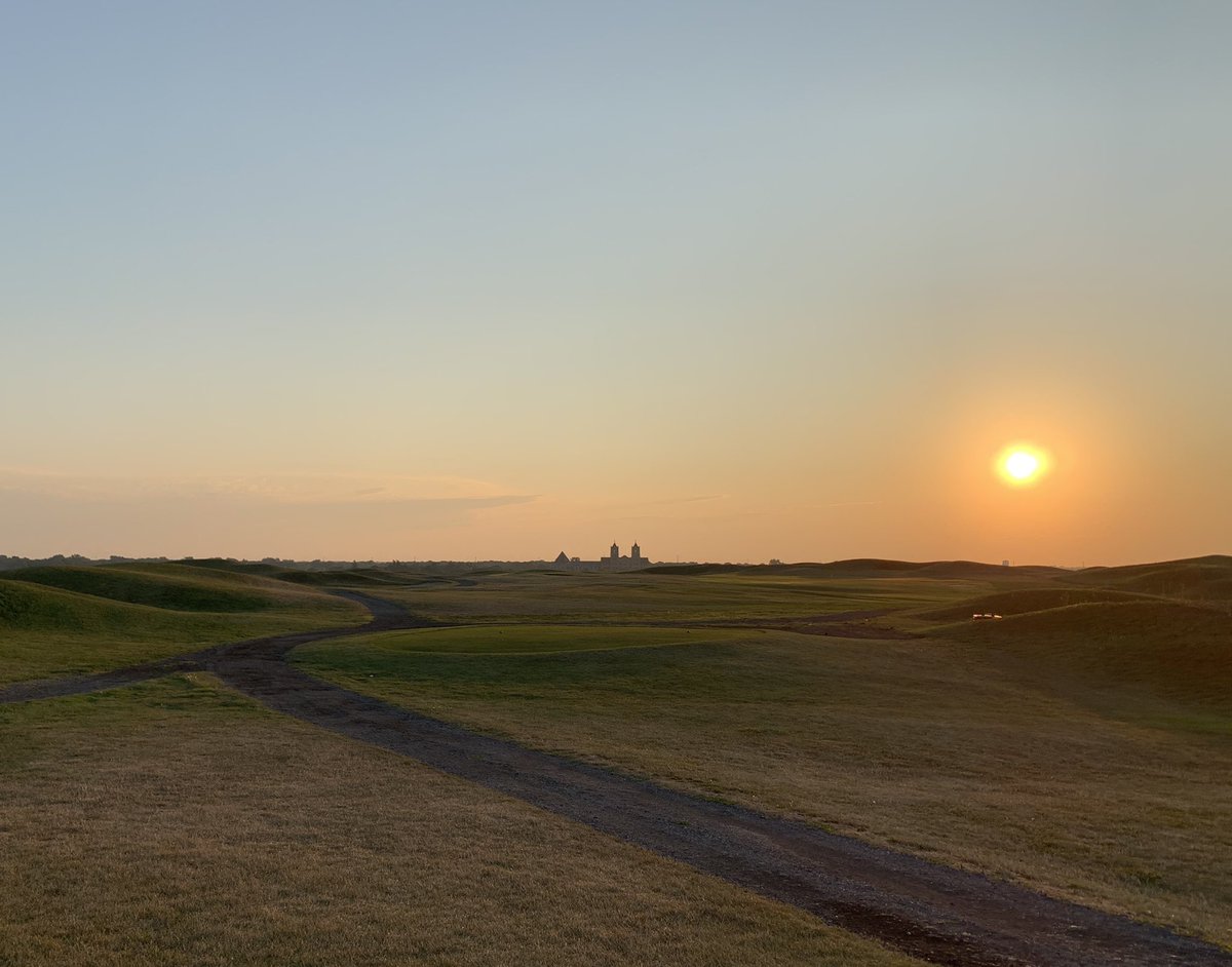 argy4golf's tweet photo. @chasingscratch0 Played another 9 Sunday plus a range sesh. 2 for the week already, y’all. Playing tomorrow after work barring any storms. Yoga at 5am 2x this week already. I’m gonna Kilmer this sh*t. #lookinggoodbillyray https://t.co/BZY7UdMHGC