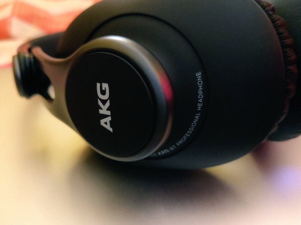 PrantikRath's tweet photo. #AKGProfessionalHeadphones #HarmanAudio Loving my truly wireless amazing studio quality professional headphones from @AKGaudio @Harman with flexible head angle adjustment. #AKGK371BT #AKGK361BT I have both the models and sounds are exceptionally high quality.Guys try these out 👍🏻 https://t.co/A0gmeG8iQX