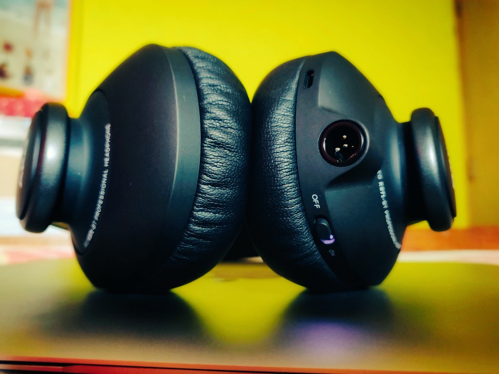 PrantikRath's tweet photo. #AKGProfessionalHeadphones #HarmanAudio Loving my truly wireless amazing studio quality professional headphones from @AKGaudio @Harman with flexible head angle adjustment. #AKGK371BT #AKGK361BT I have both the models and sounds are exceptionally high quality.Guys try these out 👍🏻 https://t.co/A0gmeG8iQX