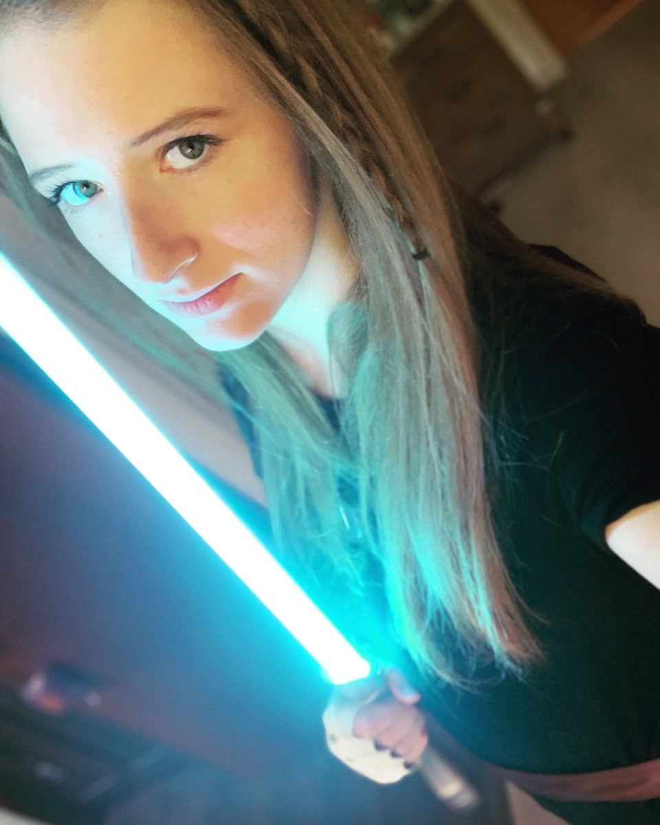 lisajbmusic's tweet photo. “You’ll find I’m full of surprises...”
#starwars #nerdlife #nerdgirls #cosplay #skywalker #cosplay #maytheforcebewithyou #lightsaber https://t.co/LWEleBkBDN