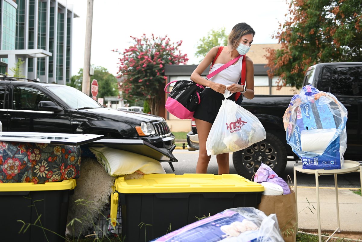 UTChattanooga's tweet image. Welcome back to campus Mocs! 🎉 

We&apos;re excited to safely kick-off Fall 2020 Move-In Week! #MocsFlockBack