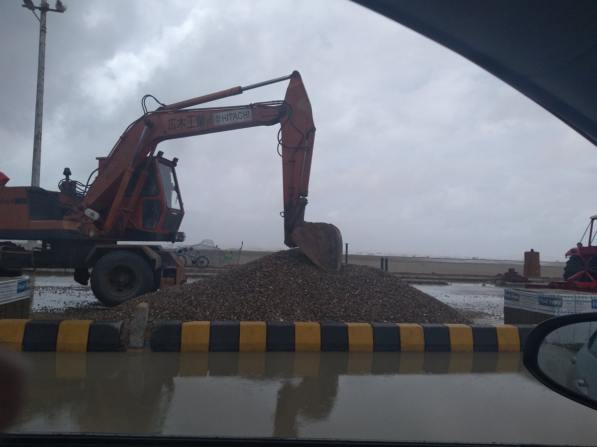 khalidhussain83's tweet photo. The lockdown might have ended in the country but the Seaview road, a major thoroughfare for many residents of Clifton, stays closed for ordinary taxpaying citizens. Why?? Maybe that's why https://t.co/K4o8ihz8vB
