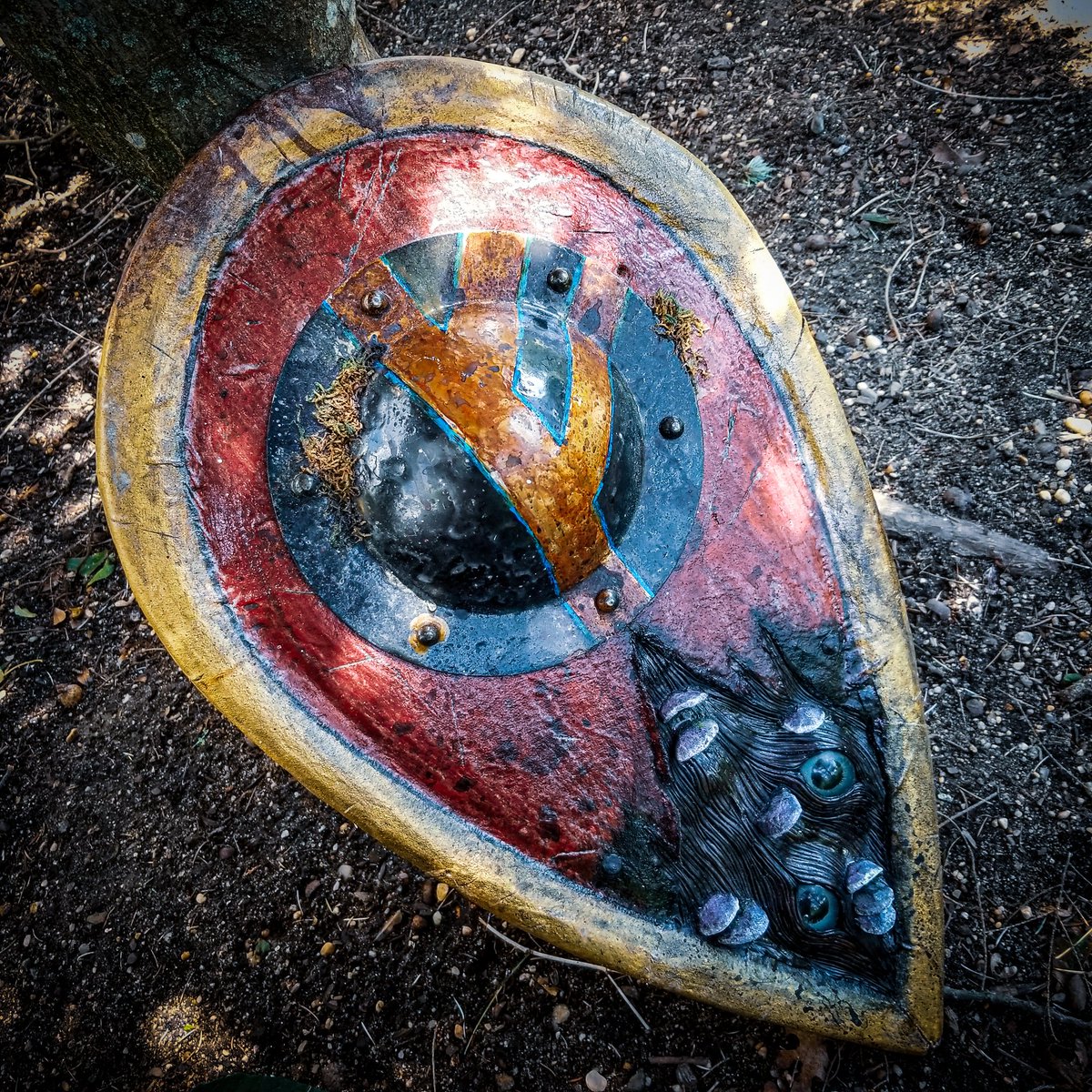 MangoWolfWorks's tweet photo. More mushroom shield while I catch up from a week with no electricity. This is really one of my favorite props I've made.

#shield #woodenshield #fantasy #fantasyprop #costumeprop #shieldmaker #shieldmaking #vikingshield #medievalshield #fantasyshield #medieval #viking https://t.co/JcH6AvpCha