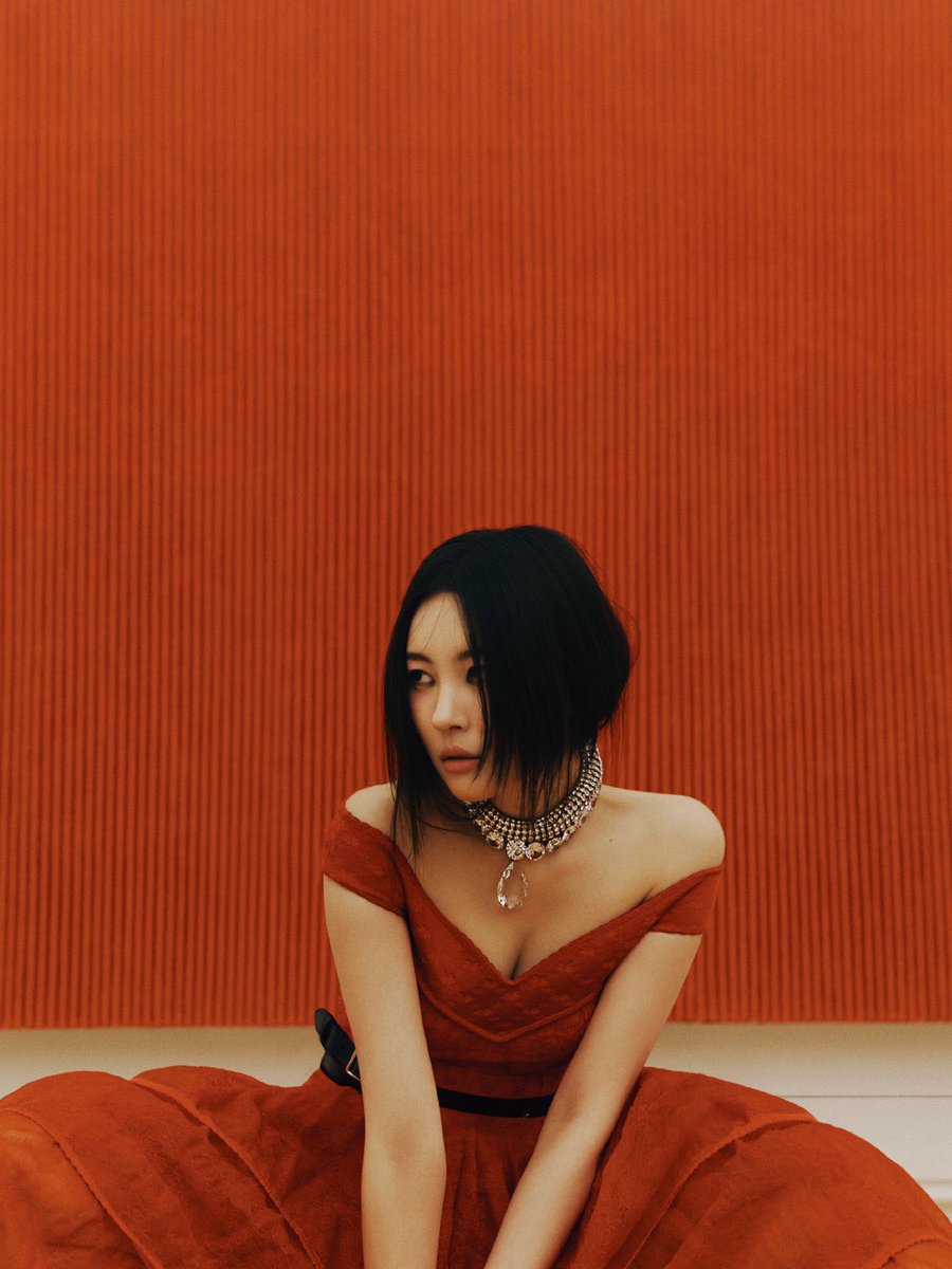 sunmi_is_art's tweet photo. I still think a lot about the time Sunmi was literally photographed as the art in an art museum.

The absolute facts of this photoshoot are astounding. https://t.co/agjKNBeuEE