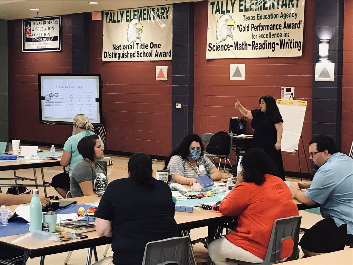 crawford_tamela's tweet photo. @cyndipina Thank you for sharing your expertise on backwards design for lesson planning at our New Teacher Academy. #kisdbest https://t.co/pYF9FsOtWu