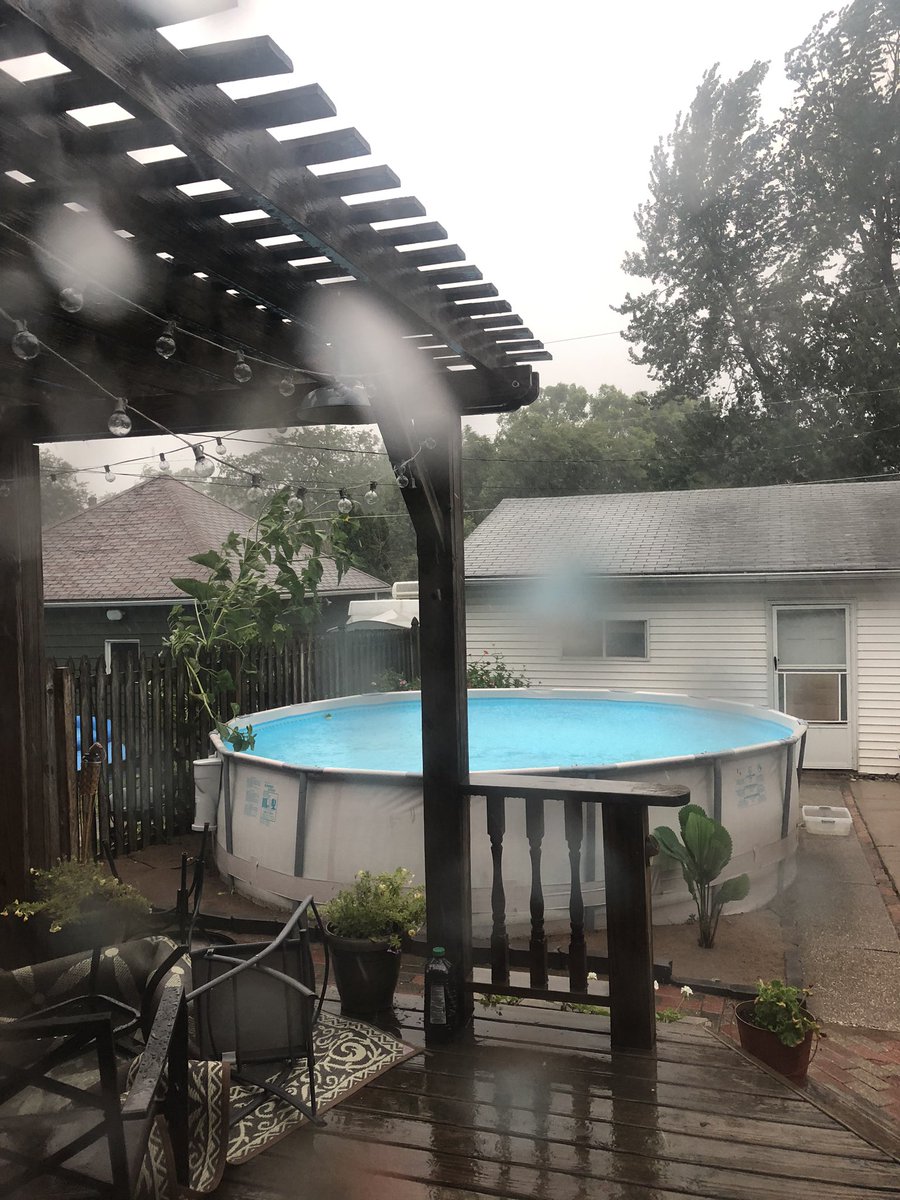 2020 please don’t take my pool away. #ilwx #derecho #severewx