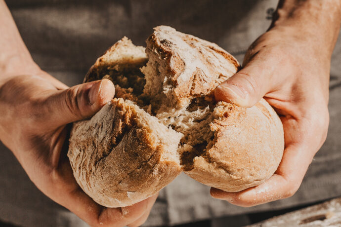 WeAreTheFoundry's tweet photo. Scott Dermer shares how the Lord’s Supper is the sacrament of unity. #TheFoundryCommunity https://t.co/uLznbQAhvq https://t.co/K1Xgt3hICB