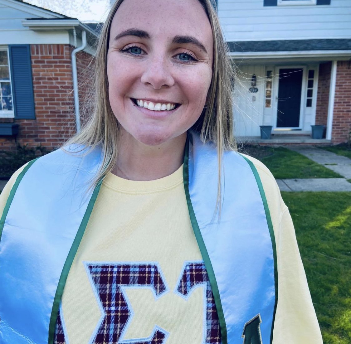 Makennalynn4's tweet photo. ELLEN

Ellen is a people person and a friend to all. She is charming, kind, and reliable. I trust Ellen with my life and she is the kind of best friend everyone needs. https://t.co/M68KjuRCQ0