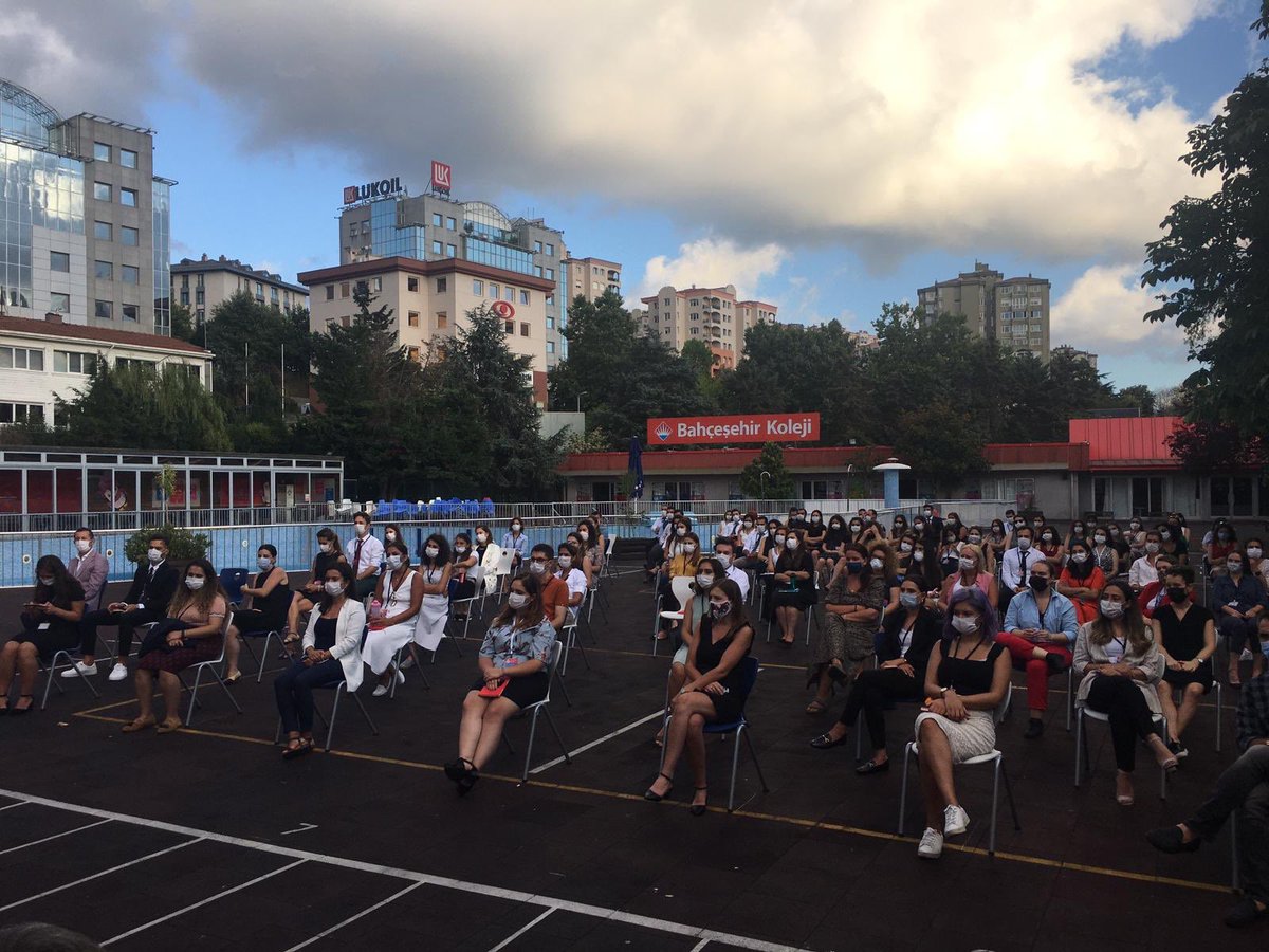 2020-2021 Eğitim Öğretim Yılı.
Öğretmenlerimiz okulumuzda.
Bahçedeyiz.
Bahçeşehirdeyiz 😊
Sağlık ve huzurla...